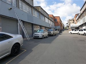 353 m² Industrial space in New Germany