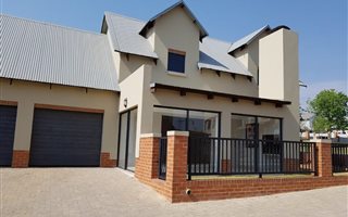 3 Bedroom Duplex in Heritage Hill