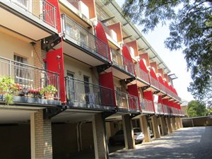 3 Bed Apartment in Ferndale