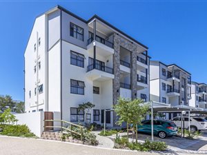 3 Bed Apartment in Paardevlei
