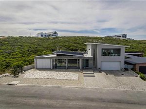 4 Bed House in Yzerfontein