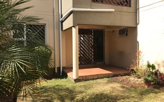 2 Bedroom House in Bromhof