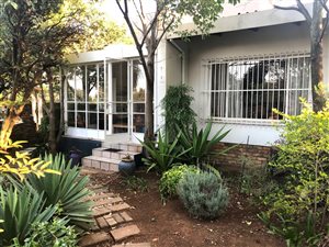 3 Bed Townhouse in Constantia Park