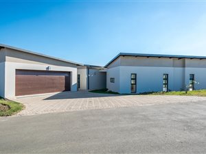 3 Bed House in Palm Lakes Estate