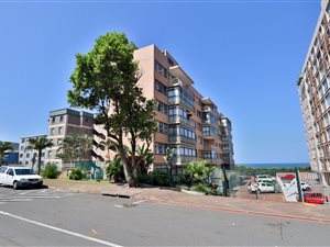 2 Bed Apartment in Amanzimtoti