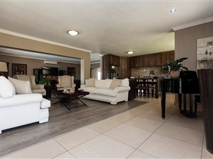 4 Bed House in The Crest