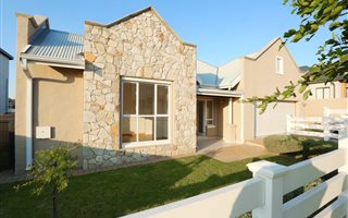 3 Bedroom House in Waterfall Country Village