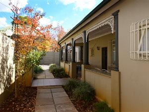11 Bed House in Sunnyside
