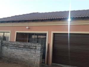 2 Bed House in Vanderbijlpark CE7