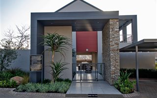 3 Bedroom Apartment in Paulshof