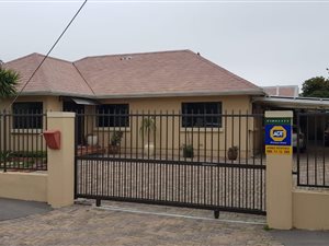 4 Bed House in Bosonia