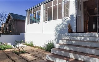 3 Bedroom House in Kensington