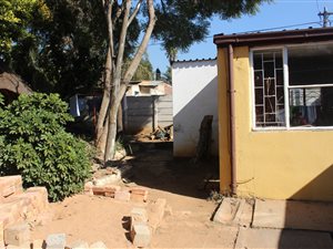 1 Bed Flat in Jan Niemand Park