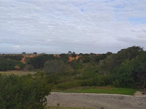 830 m² Land available in Outeniqua Strand