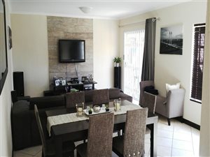 3 Bed Townhouse in Ruimsig