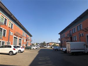 450 m² Industrial space in Hennopspark