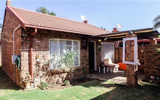 3 Bedroom Simplex in Elarduspark