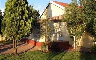 2 Bedroom Garden Cottage in Albertsdal