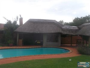 3 Bed House in Edelweiss