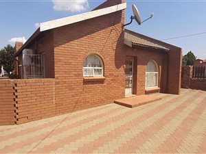 3 Bed House in Blomanda