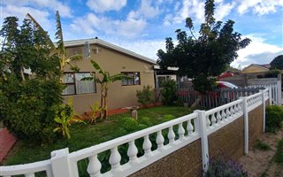 3 Bedroom House in Lotus River