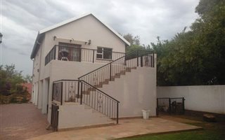1 Bedroom Garden Cottage in Constantia Kloof