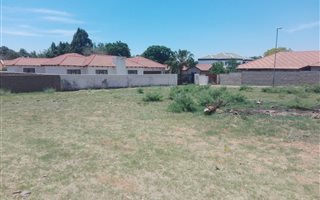 497 m² Land available in Chantelle