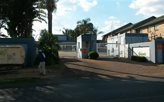 3 Bedroom Apartment in Weltevreden Park
