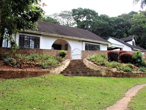 6 Bed House in Leisure Bay