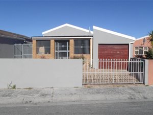 3 Bed House in Strandfontein