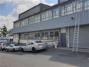394 m² Industrial space in New Germany