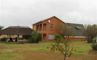 4 Bedroom House in Boschkop