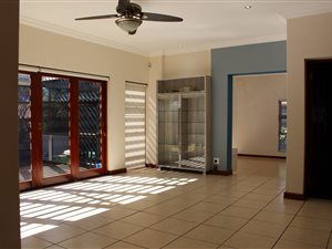 4 Bed House in Honeydew Ridge