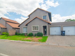 4 Bed Townhouse in Kleinfontein