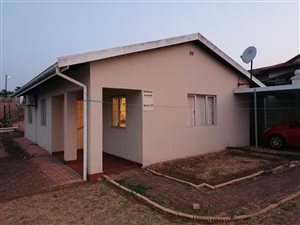 3 Bed House in Caneside