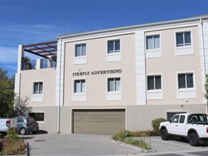 1210 m² Commercial space in Somerset West Central