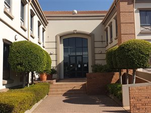 180 m² Commercial space in Alphen Park