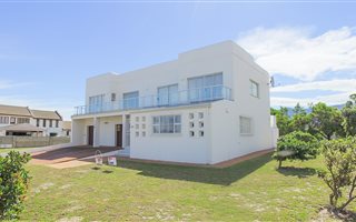 3 Bedroom House in Sandbaai