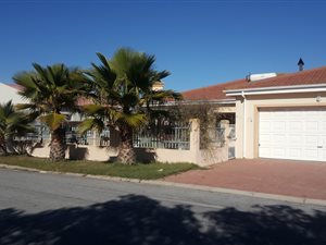 4 Bed House in Port Owen