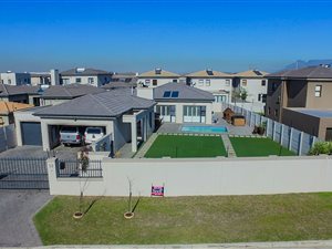 3 Bedroom House in Parklands North