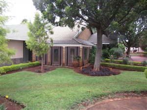 6 Bed House in Mooinooi