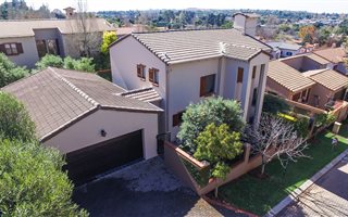 3 Bedroom House in Rietvalleirand