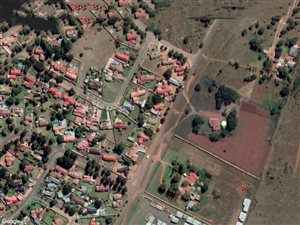 1.9 ha Land available in Staalrus