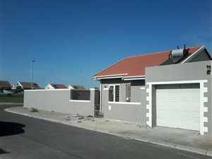 3 Bed House in Pelikan Park