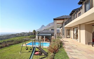 5 Bedroom House in Steenberg
