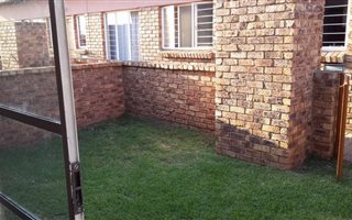 2 Bedroom Townhouse in Vaalpark
