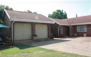 4 Bedroom Duet in Garsfontein