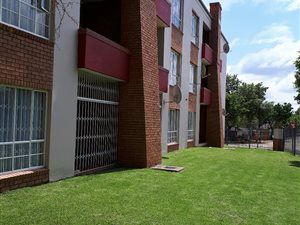 2 Bed Apartment in Waterkloof Glen