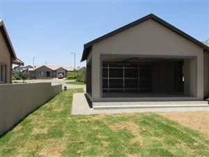 3 Bedroom House in Olievenhoutbosch