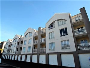 2 Bed Apartment in Kromrivier